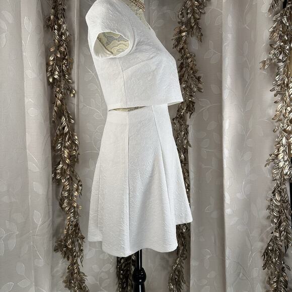 Hem & Thread White Jacquard Textured Fit & Flare Dress side Cutouts Small - Picture 9 of 14